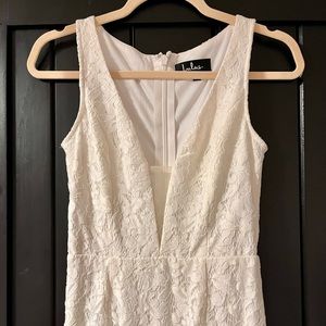 Lulu’s White Lace Gown